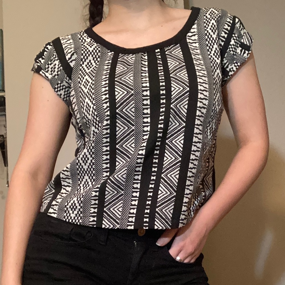 Geometric black & white top